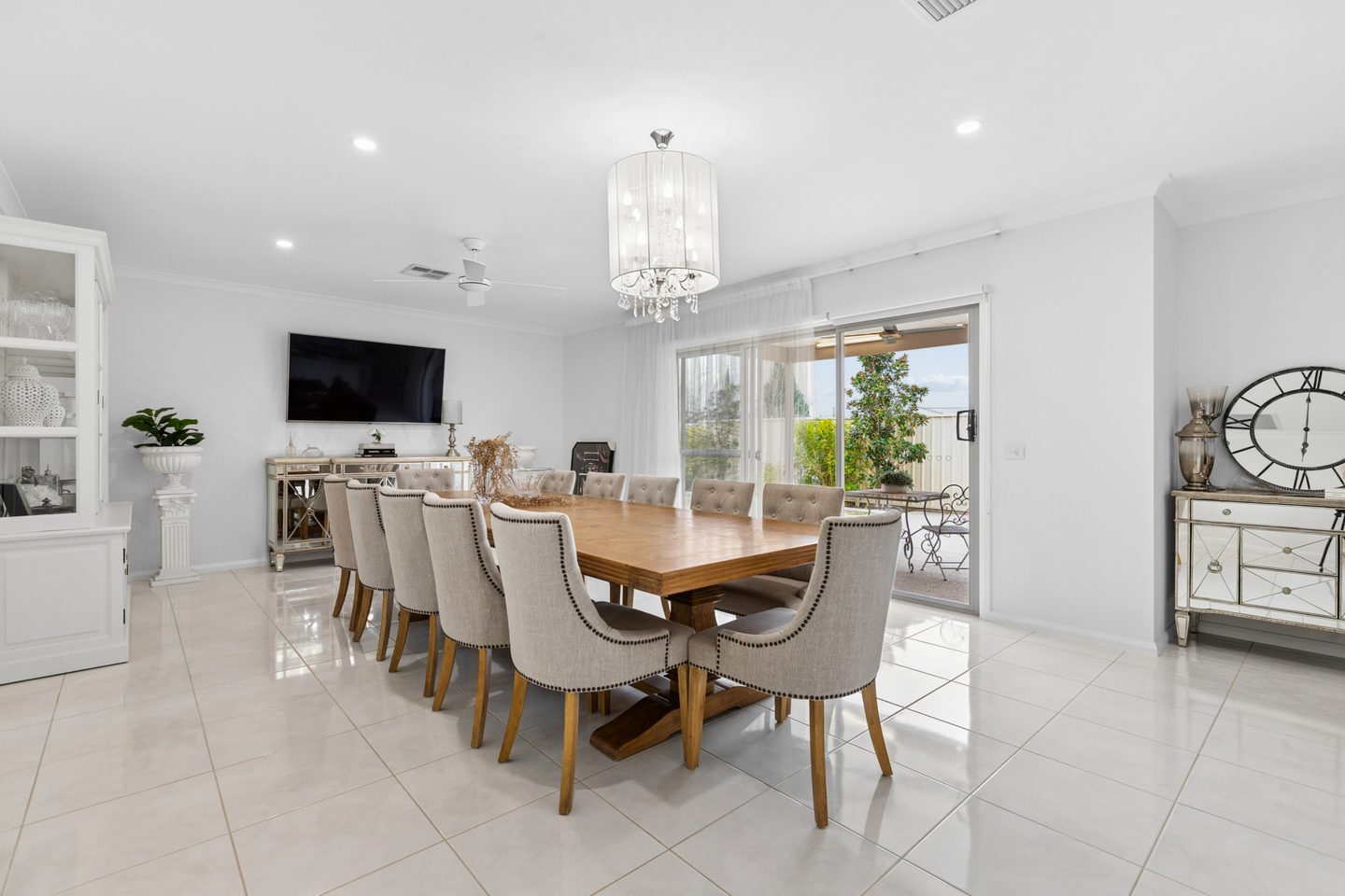 Tiled dining area with sliding doors opening to the covered patio